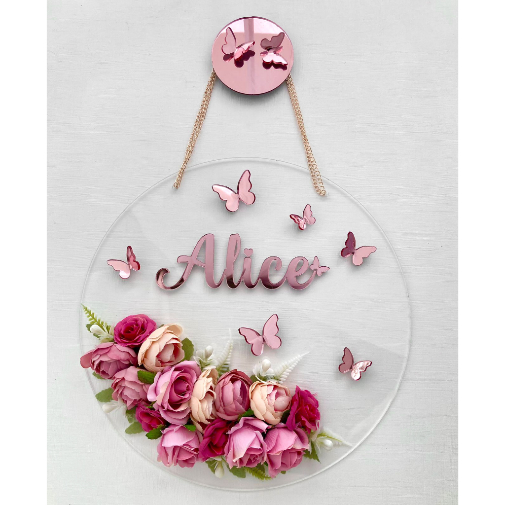 Enfeite porta maternidade em acrilico com aplique de borboleta 3D nome personalizado bebê, infantil