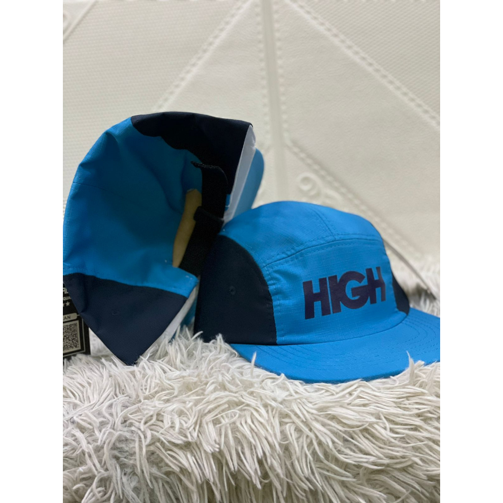 Boné Five Panel High Unisex Reto e Curva - Corre Que Ta Baratinho