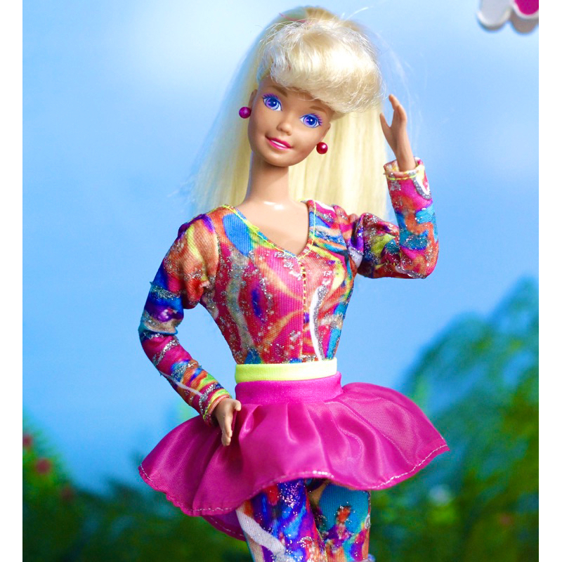 Roupas e Acessórios de boneca Barbie, Blusa Rosa e Saia Tie-Dye Com bolsa e  colar - Mattel HJT19