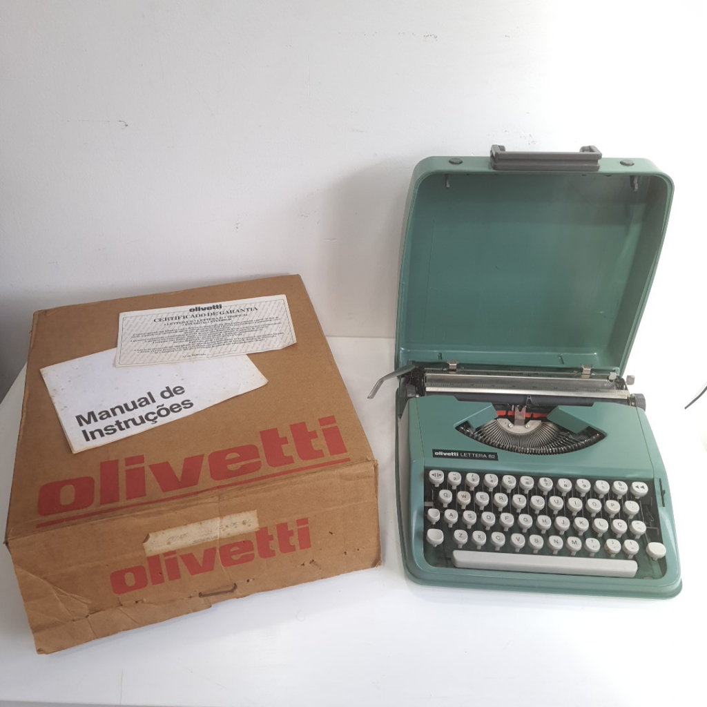 Antiga Maquina de Escrever Olivetti Lettera 82 na caixa - Revisada ...