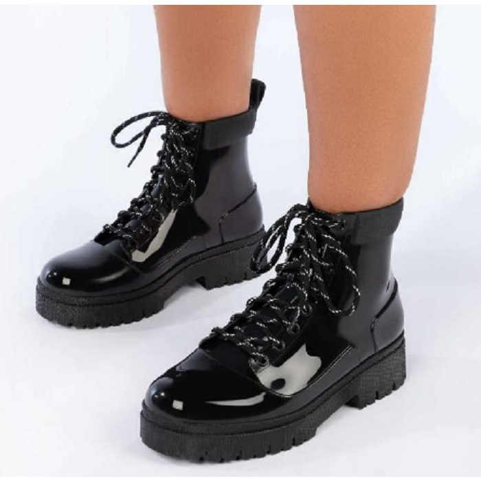 Bota feminina verniz sales cano curto zaxy