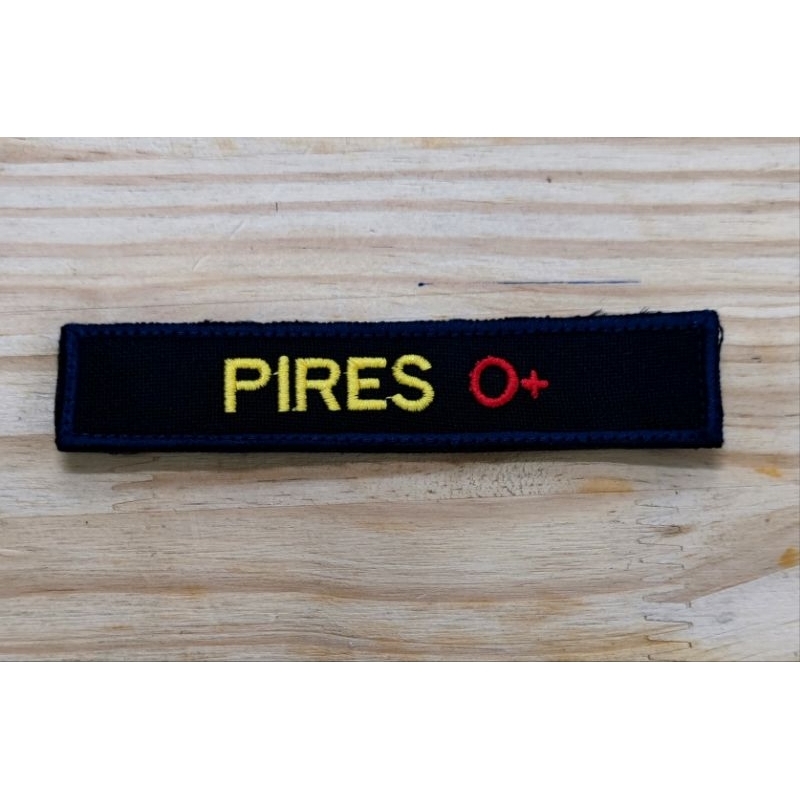 Tarjeta de identificação com o tipo sanguíneo