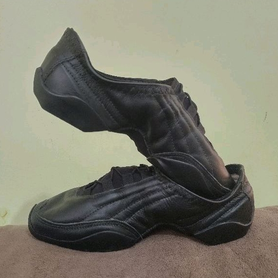 Capezio tenis 2024