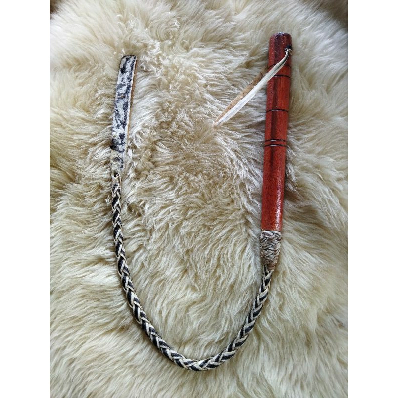 Chicote de Couro Crú Cabo de Madeira Trançado Para Animais Desfile Cavalgada