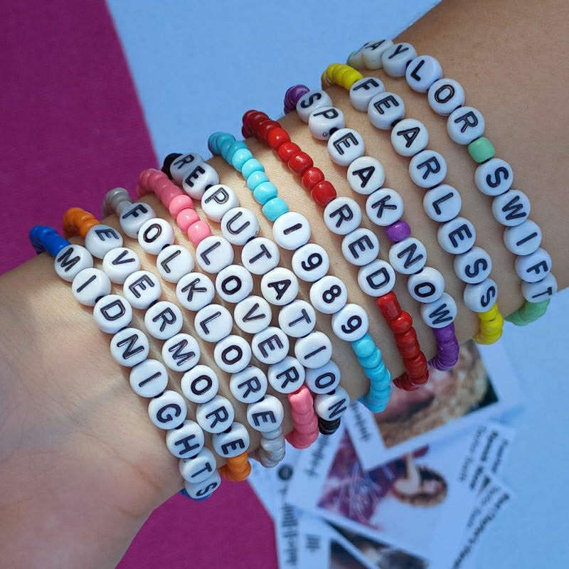 Kit c/ 10 pulseiras Friendship bracelets Taylor Swift tipo cristal