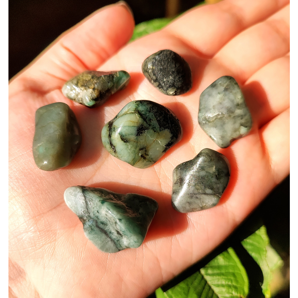 7un Esmeralda Pequena Pedra Natural Rolada Cura Saúde Equilíbrio