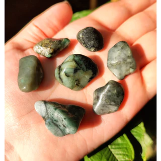 7un Esmeralda Pequena Pedra Natural Rolada Cura Saúde Equilíbrio