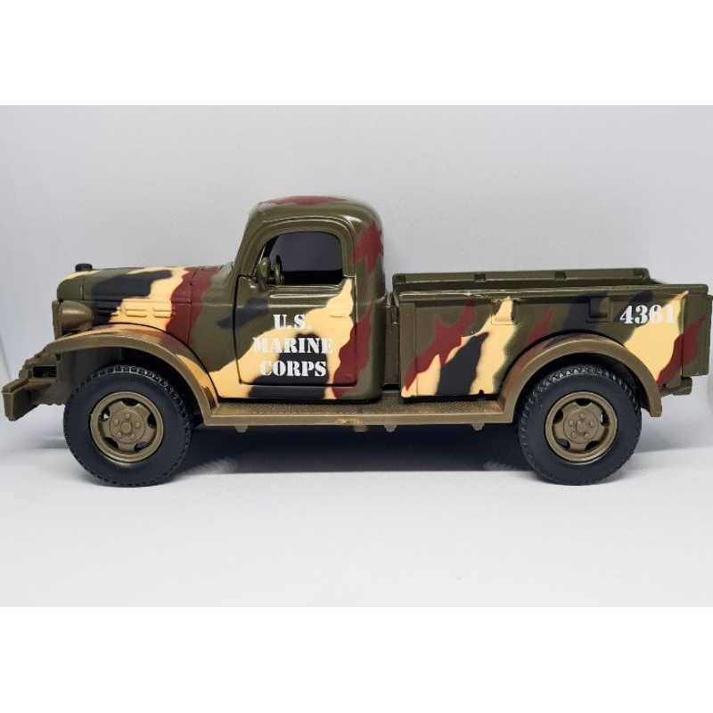 Miniatura em metal Dodge Power Wagon 1946 Marca New Ray