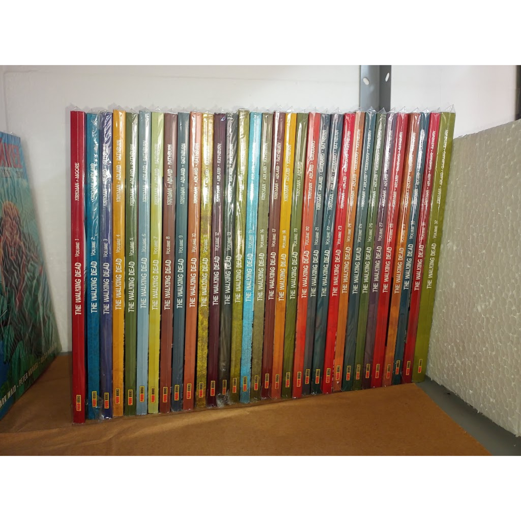 THE WALKING DEAD PANINI COLEÇÃO COMPLETA EM 32 VOLUMES - ROBERT KIRKMAN