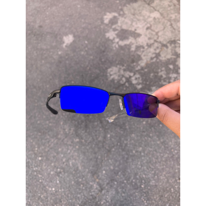 Óculos de Sol Lupinha do Vilão Preto Lente Azul Claro