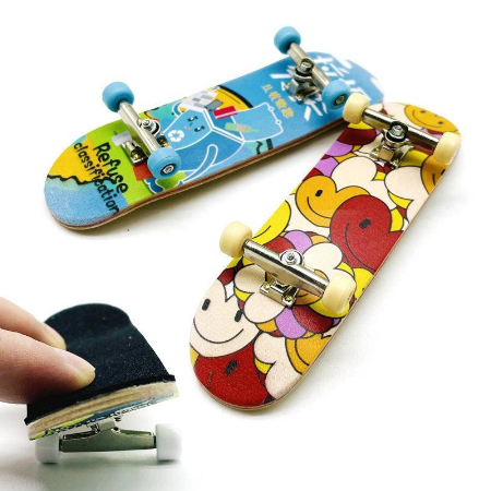 BALITY Kit de tabuleiro de deque, skates de dedo com caixa, mini skate de  madeira de bordo de 5 camadas, skate técnico de absorção de choque mini  dedo