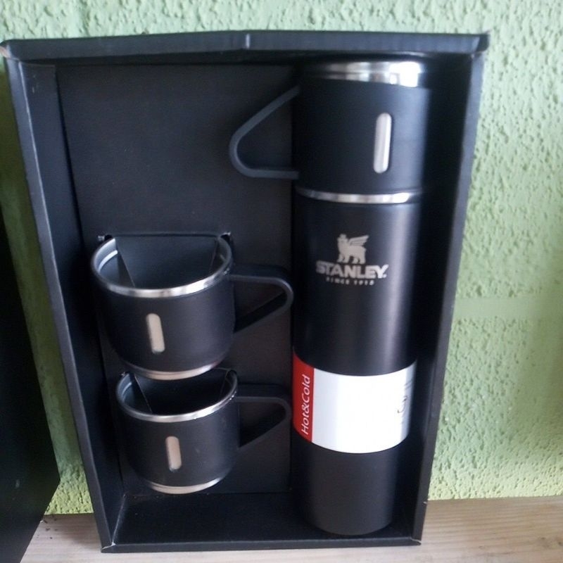 GARRAFA TÉRMICA STANLEY COM KIT DUAS TAMPAS DE XÍCARA EXTRA Shopee Brasil