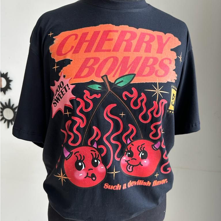 Camiseta Cherry Bombs - Escolha a Cor