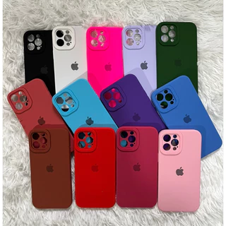Capa Case iPhone 13 Pro Max (6.7) Quadrada Aveludada Premium Proteção de Câmera Alto-Relevo