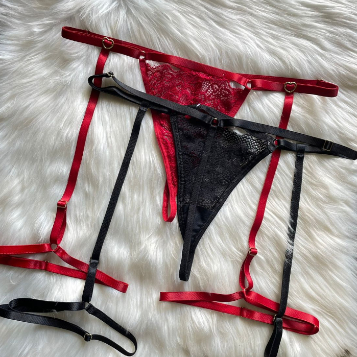 Calcinha Fio Dental Sensual Com Cinta Liga Coxas E Regulagem de Coração