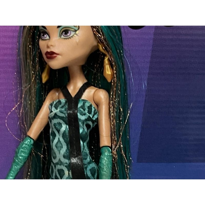 Nunca se é velho demais para as bonecas! Transforme uma boneca Monster High  em Neytiri 🦋