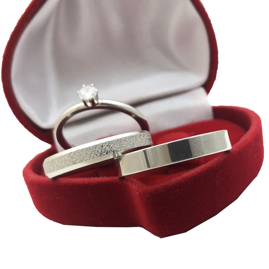 Par de alianças de namoro ou compromisso, 4MM, Lisa quadrada reta e aliança diamantada