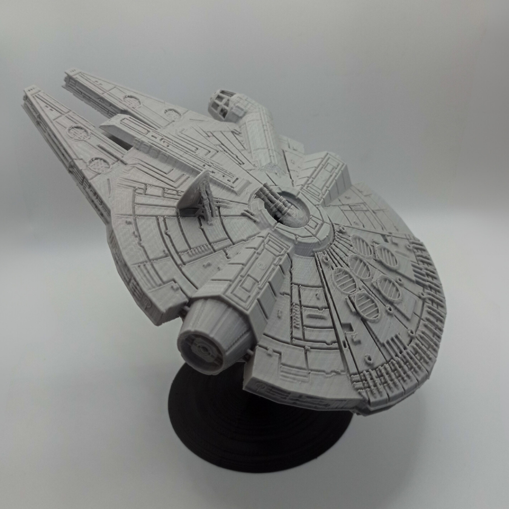Decoração Millennium Falcon Star Wars Com Base Decorativa Enfeite Saga Guerra nas Estrelas