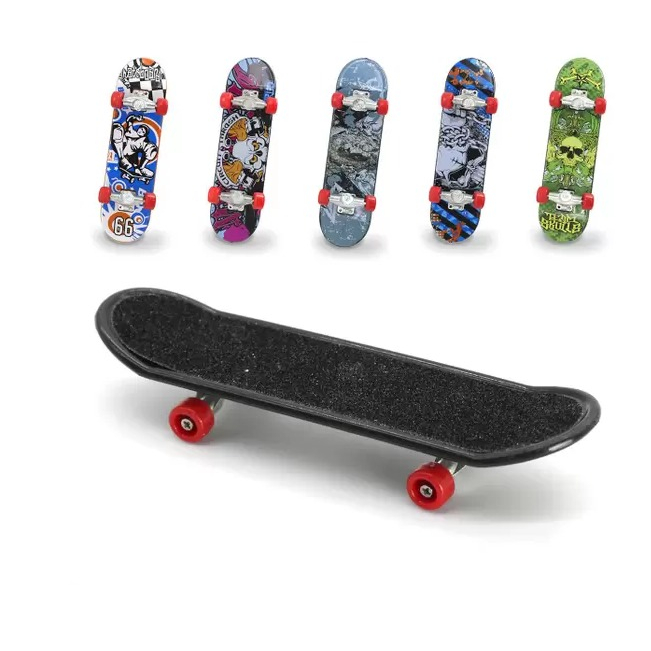 Skate Completo DEBROO 78cm - Com Rodas LED E Equipamento De Proteção