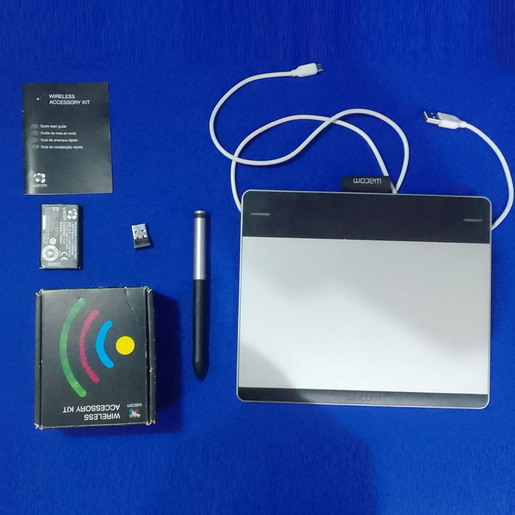 Mesa digitalizadora Wacom Intuos Pen Small CTL-480 black e silver + Wireless