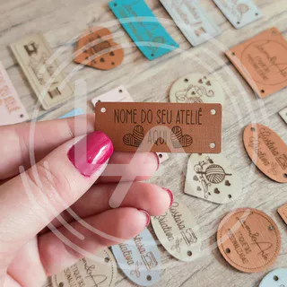 Kit 50 Etiquetas Tamanho 5 cm x 2 cm Em Couro Sintético Personalizadas Com Sua Marca Crochê Fios de malha produto personalizado
