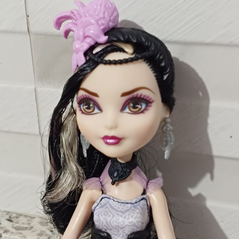 Review] Boneca Raven Queen ~ Ever After High 