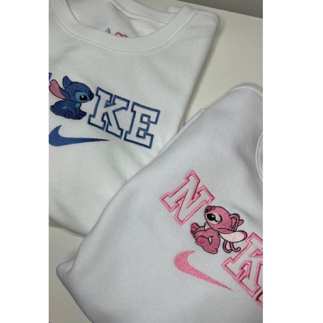 Camiseta bordada casal stitch e angel