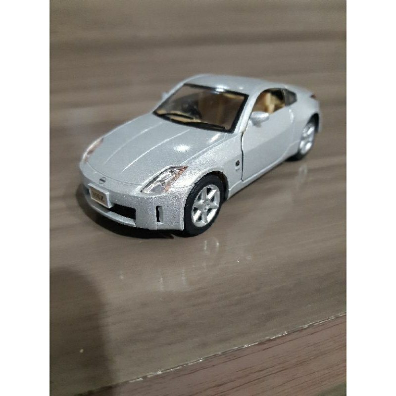Miniatura carrinho Nissan 350 Z novo para colecionadores escala 1/34