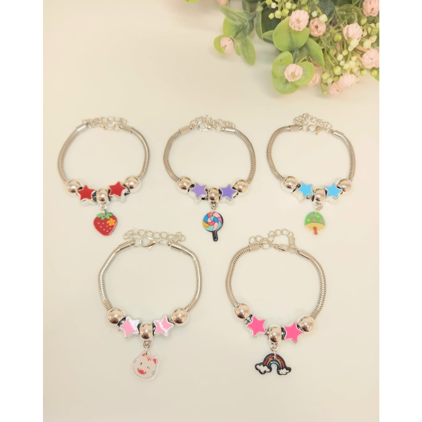 Pulseira Berloques Infantil Estilo Pandora Feminina Presente Lindinha Vários Modelos