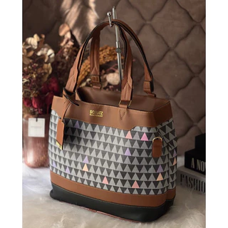 Bolsa Tote Triangle Feminina Modelo Compacta acompanha alça transversal