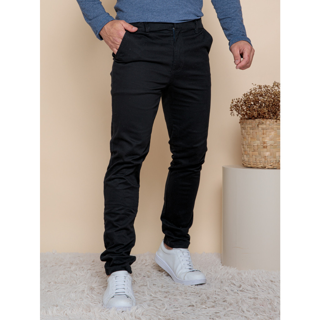 Calça de Sarja Masculina Slim Fit com Lycra