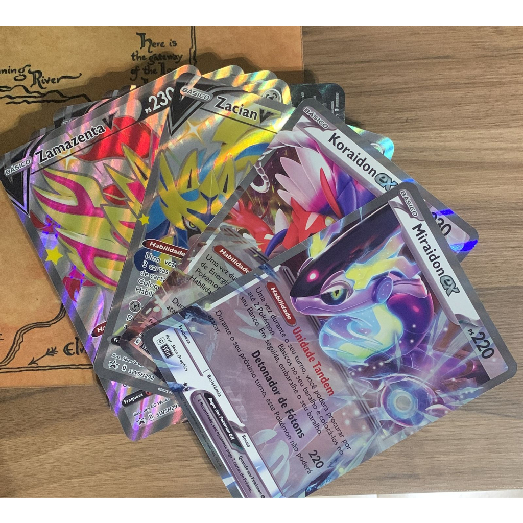Carta Pokémon Kit Zacian-v & Zamazenta-v + Brinde - Copag em Promoção na  Americanas