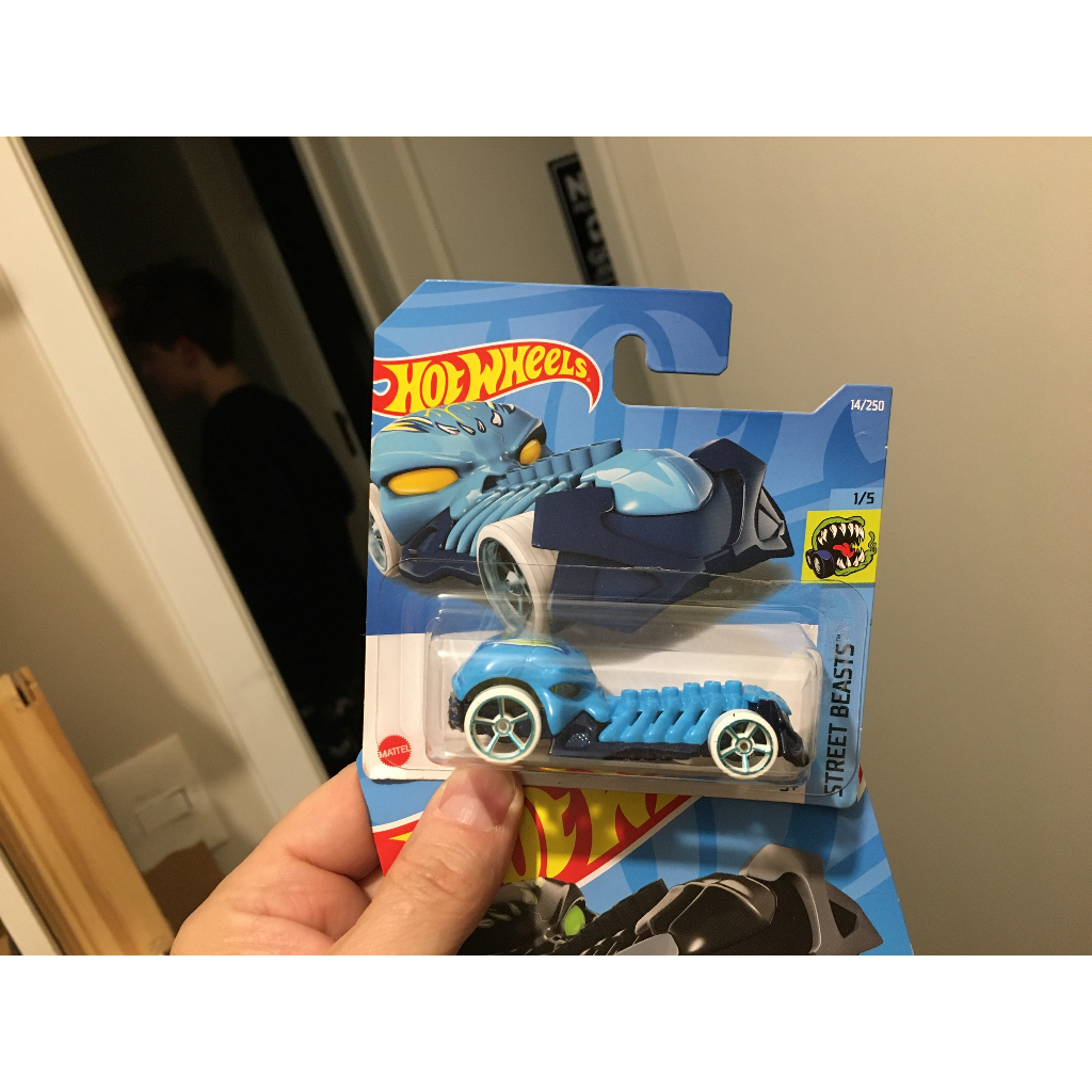 carro Skull Crusher azul da Hot Wheels carro cabeça crânio | Shopee Brasil