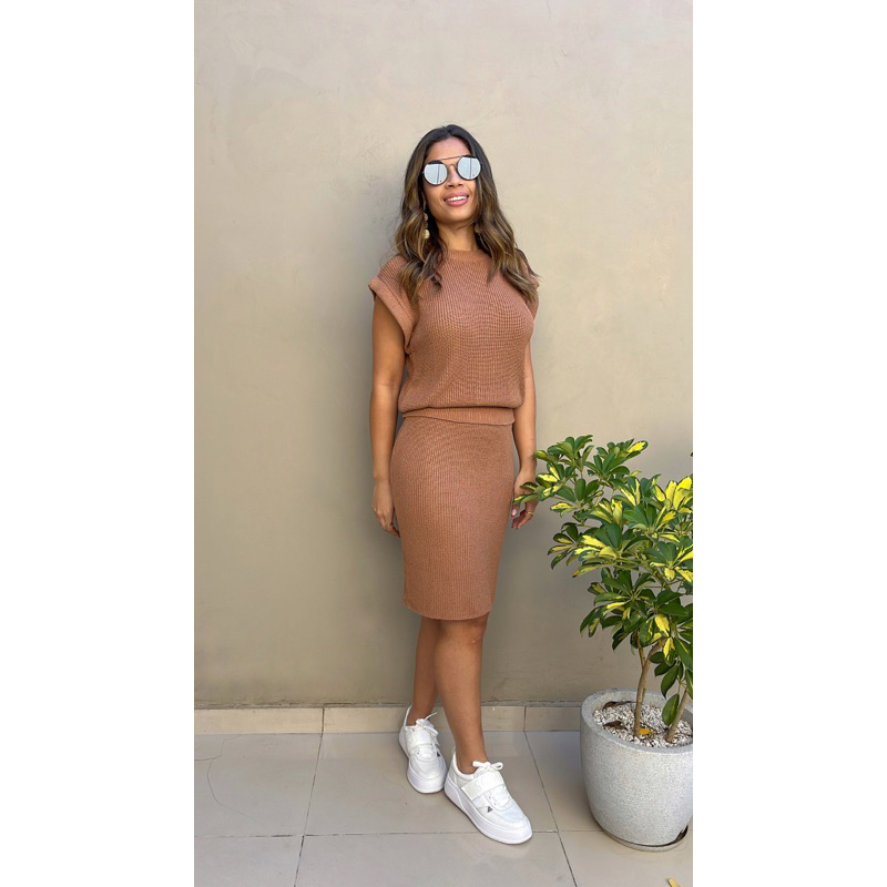 Blusa Social Modelo De Roupa Saia E Blusa Conjunto Feminino De