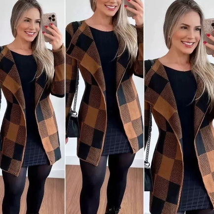 Cardigan em Tricô com Estampa Xadrez Losango Preto/Branco