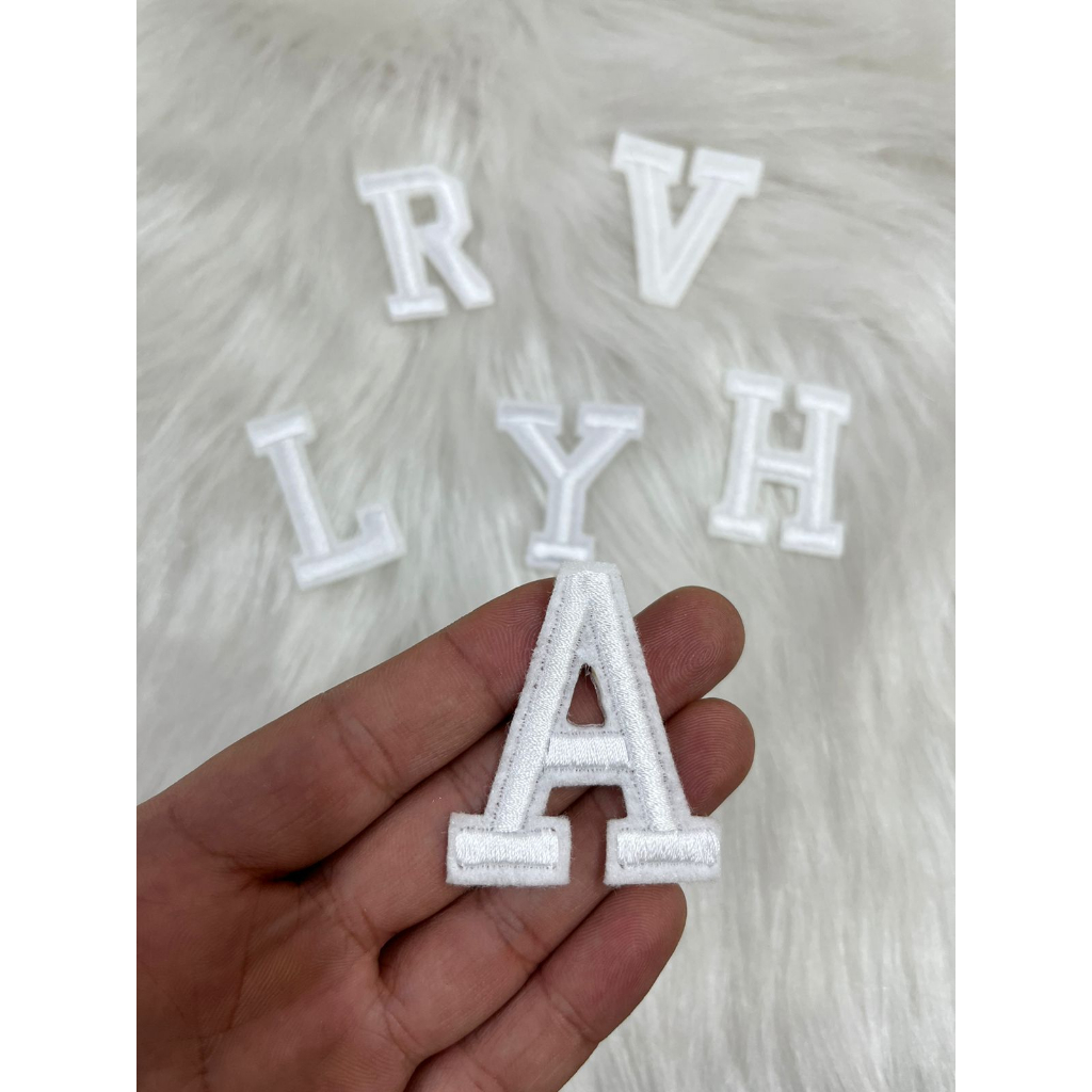 Adesivo de Roupa Aplique Patch Bordado Termocolante Letra Branca ...