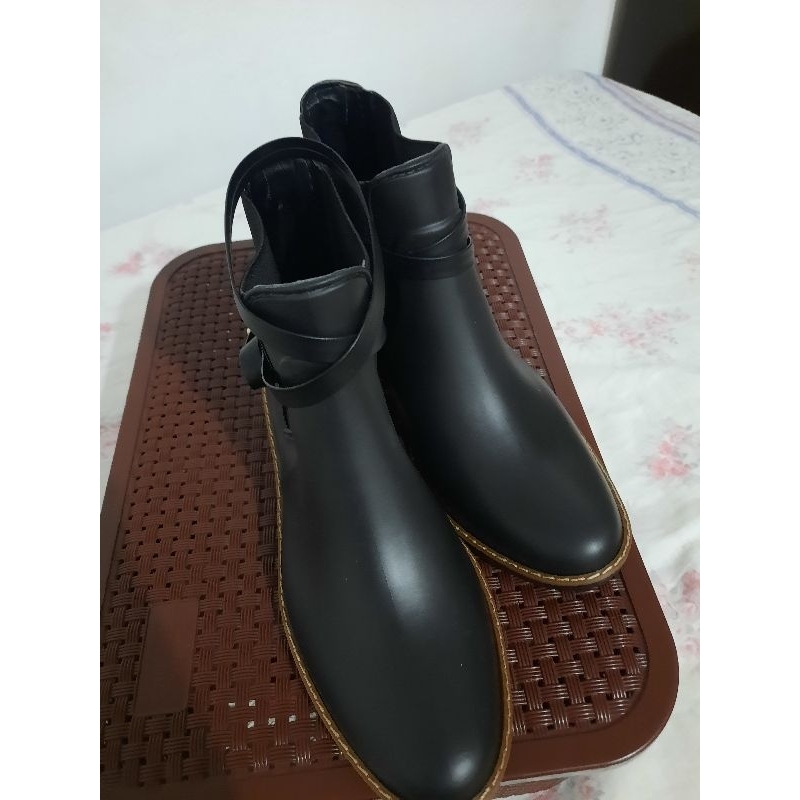 Bota colcci hot sale lettering caramelo