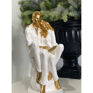Estátua Escultura Família Casal Sentado Decorativo Luxo