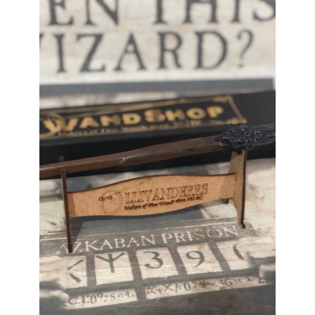 Suporte para Varinhas Harry Potter em MDF Ollivanders