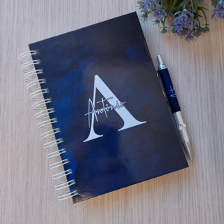 Combo Agenda 2024 com caneta Alfabeto branco com azul Masculina