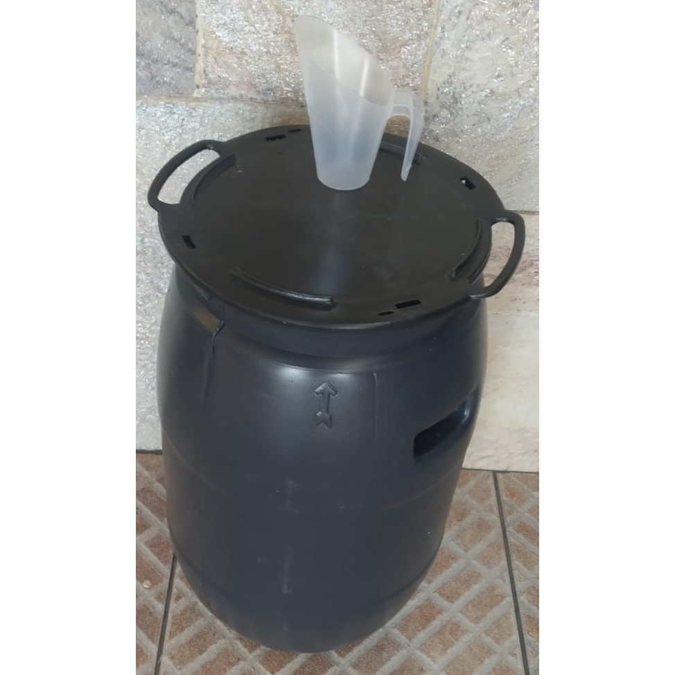 Porta-Ração/Canister/Container com Dosador - bombona usada de 30 litros ou 12 Kg de ração - Alta Resistência - produto sustentável