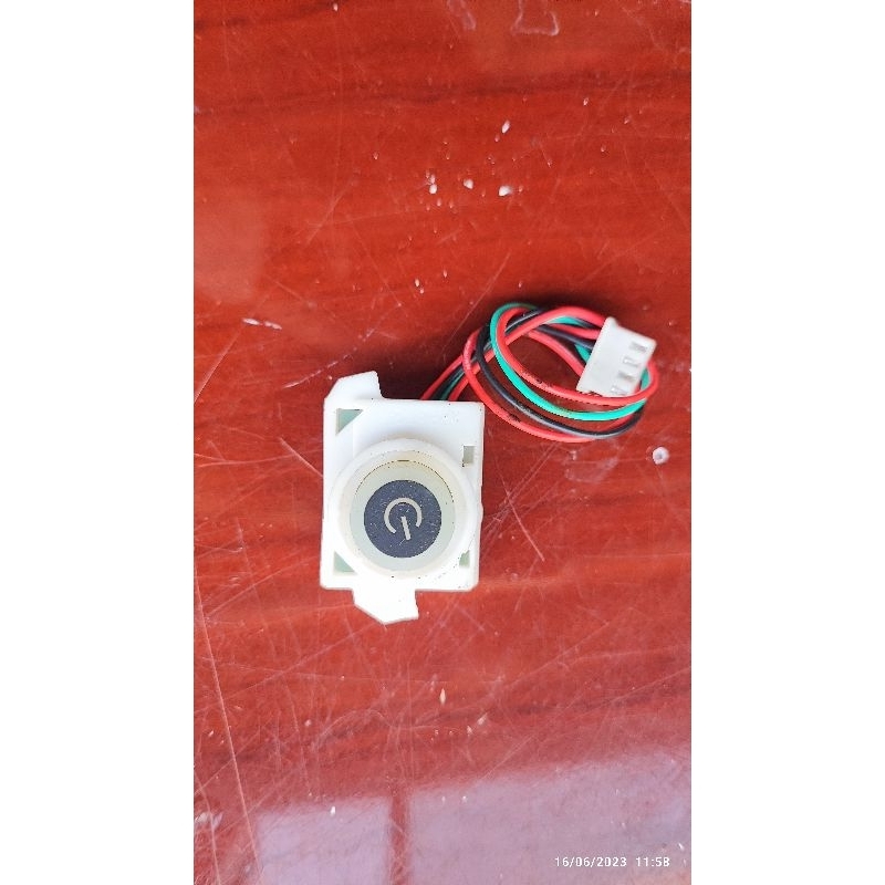 Botão liga desliga cafeteira Arno Dolce Gusto.