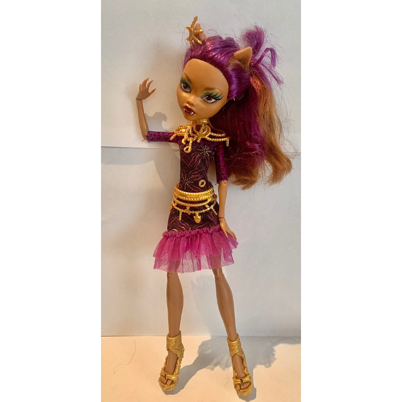 Bonecas Básicas-Poppy e Holly O'Hair, Wiki Ever After High