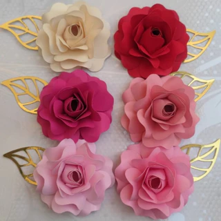 Flor de Papel (7cm) + Folha laminada Topo de bolo