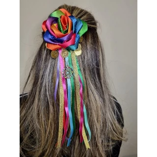 Rosa De Cetim Multicolorida com Moedas Fitas e Pingente Mandala Cigana
