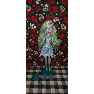 Boneca antiga pós monster high ever after high raven queen - Desapegos de  Roupas quase novas ou nunca usadas para bebês, crianças e mamães. 1151440