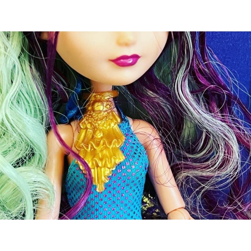 Ever After High Madeline Hatter Praia Encantada em Promoção na Americanas