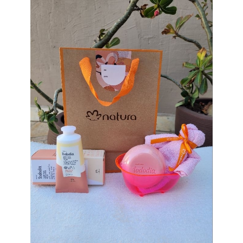 Presente Creme Mãos ou Corpo Natura ou Avon