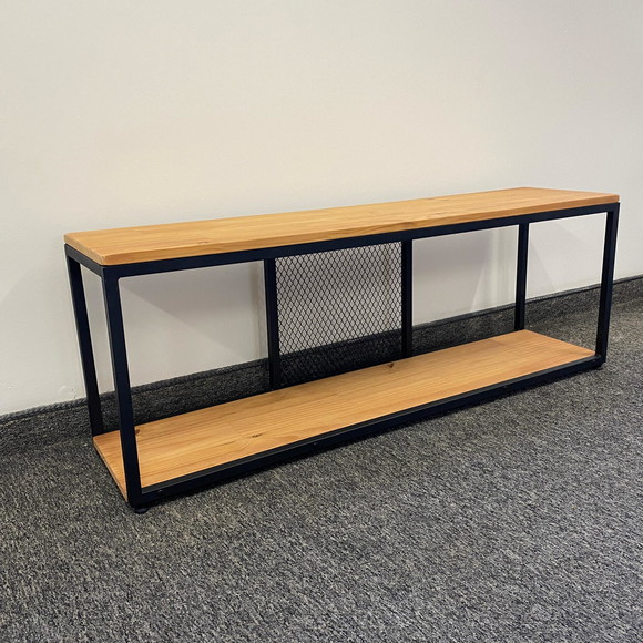 Rack em Estilo Industrial com Tela em Ferro