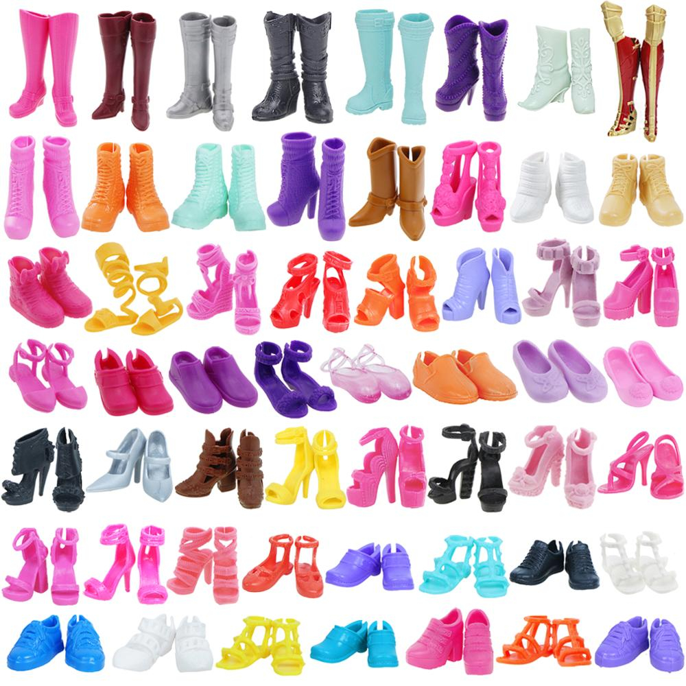 Vestidos, sapatos e acessórios para Barbie, de Wish.com. Eles são